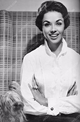 beautiful Dana Wynter and her dog 8b20-10530