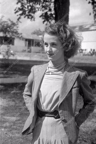 Danielle Darrieux outdoors pic 8b20-10535