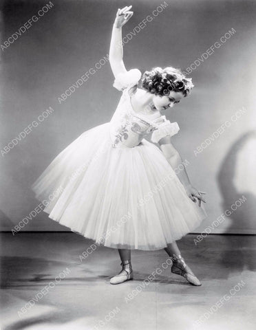 Shirley Temple does her ballet moves film The Little Princess 8b20-1063