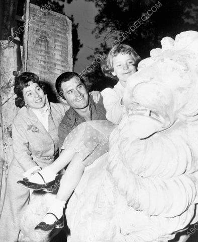 Clint Walker and the family having fun 8b20-10694