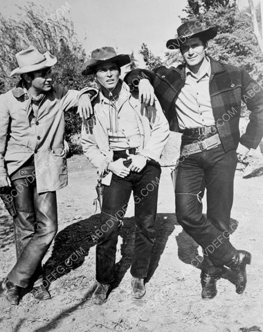 Clint Walker and pals behind the scenes 8b20-10709