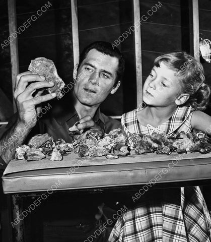 Clint Walker and his daughter inspecting some rocks 8b20-10718