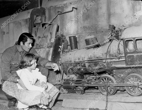 Clint Walker and daughter look at 1/4 scale train railroad 8b20-10742