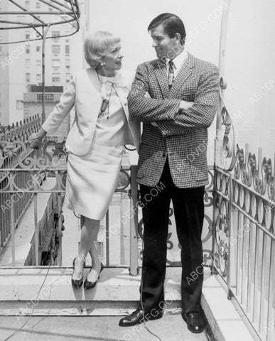 Clint Walker and lady on roof of a building 8b20-10745