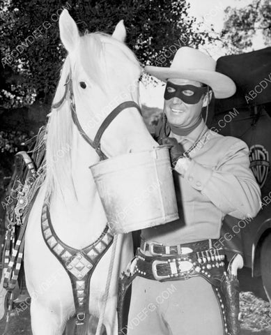Clayton Moore The Lone Ranger feeds Silver some oats 8b20-10777