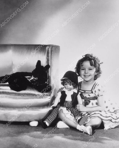 Shirley Temple plays with her dolls 8b20-1077