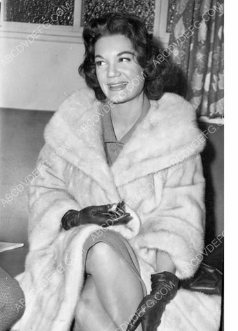 Connie Francis sitting on the sofa at home 8b20-10800