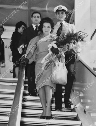 Connie Francis getting off a ship 8b20-10802
