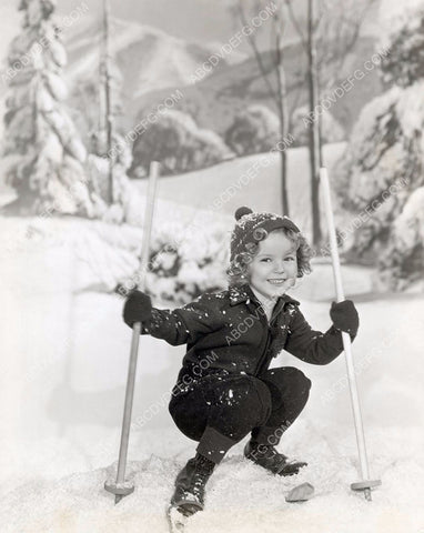 athletic Shirley Temple does a little snow skiing 8b20-1089