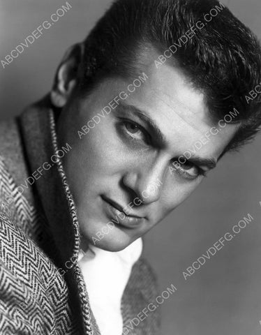 handsome Tony Curtis portrait 8b20-10948