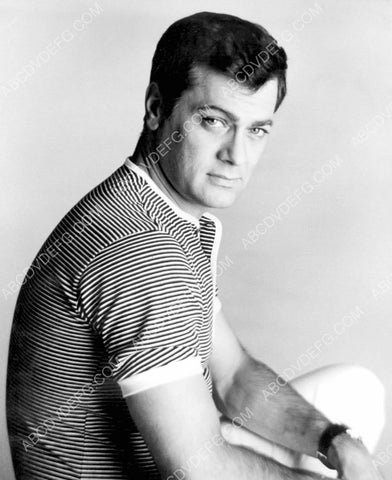 cool and casual Tony Curtis 8b20-10949