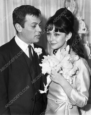 cool candid Tony Curtis Angela Cartwright maybe pic 8b20-10959