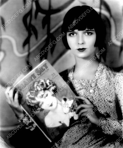 Louise Brooks and a movie magazine 8b20-11082