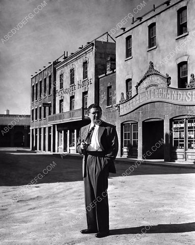 David O. Selznick on set of Gone with the Wind 8b20-11326