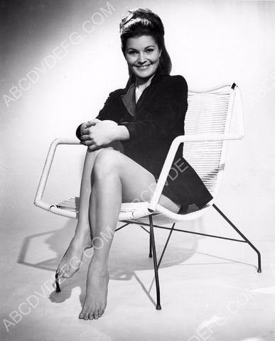 beautiful Claire Kelly seated portrait 8b20-11496