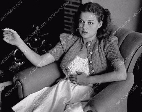 candid Ann Sheridan at home 8b20-11678