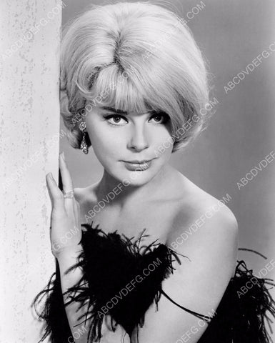 beautiful Elke Sommer portrait film The Money Trap 8b20-11718