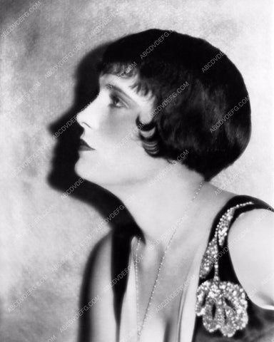Pauline Starke profile portrait 8b20-11799