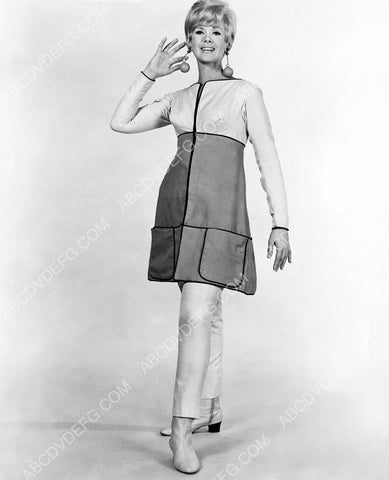 Connie Stevens in groovy new fashion 8b20-11827