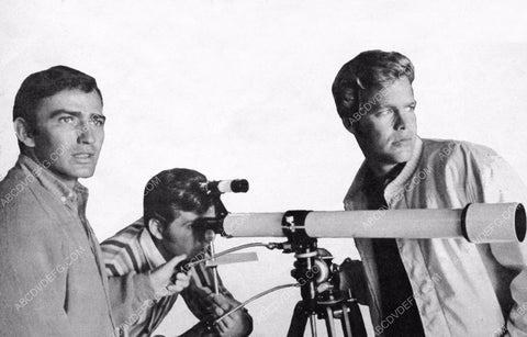 James Drury and Doug McClure with a telescope 8b20-11880
