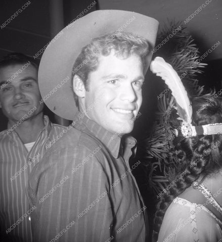 candid Doug McClure pic 8b20-11881