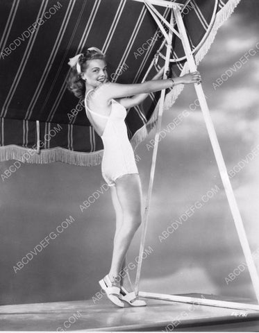 sexy Elyse Knox in her new swimsuit 8b20-11954