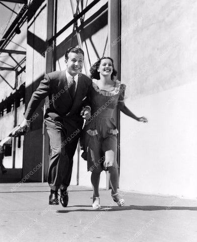 Dick Powell Ellen Drew on the studio backlot 8b20-11971