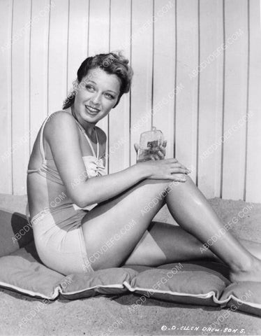 gorgeous Ellen drew oiling up for some sunbathing 8b20-11994