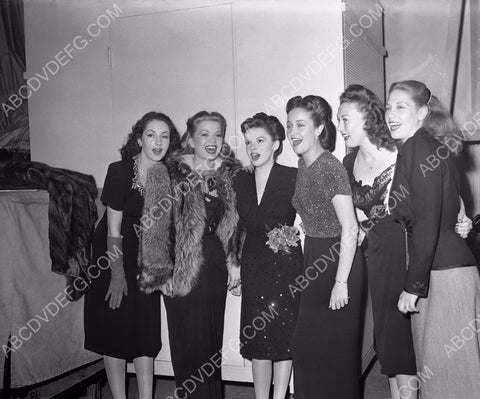 Frances Langford Judy Garland Dorothy Lamour & friends singing 8b20-12063