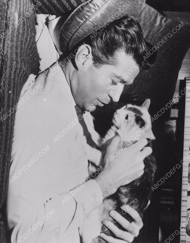 George Nader enjoys the company of his cat 8b20-12067