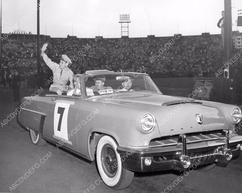Eddie Fisher waves to the crowd at some parade 8b20-12190