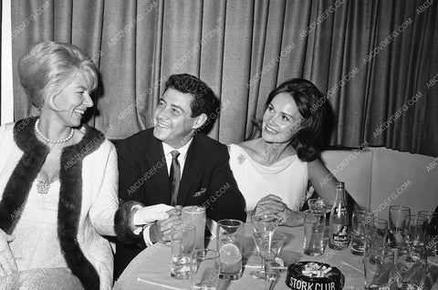 Eddie Fisher and friends dining at Stork Club Restaurant 8b20-12191