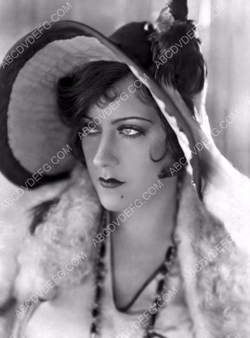 gorgeous Gloria Swanson in hat portrait 8b20-12340