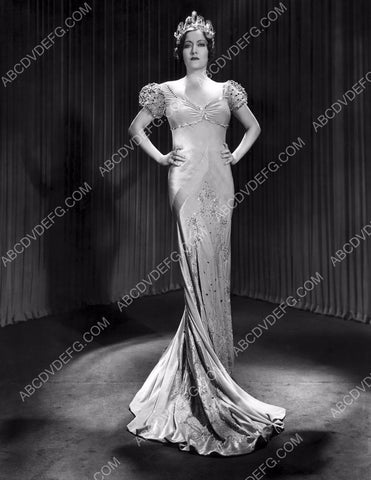 Gloria Swanson in elegant dress 8b20-12397