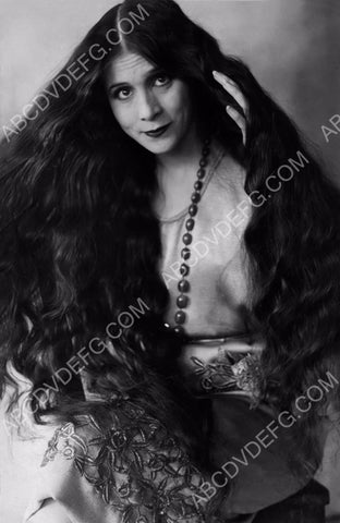 Olive Ann Alcorn portrait 8b20-12521