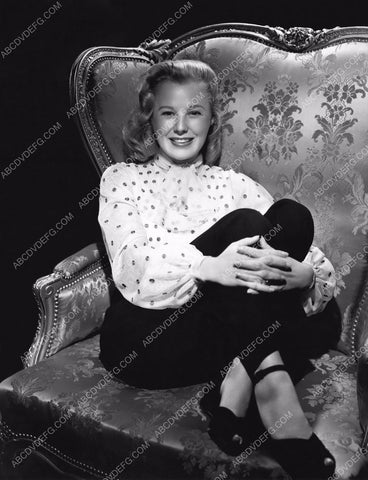 June Allyson seated portrait 8b20-12556