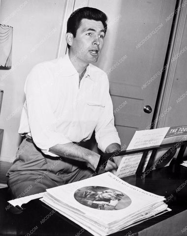 candid Fess Parker playing the piano 8b20-12882