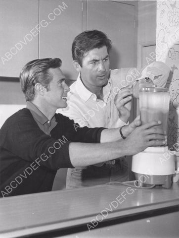 John Lupton Fess Parker making margaritas maybe 8b20-12884