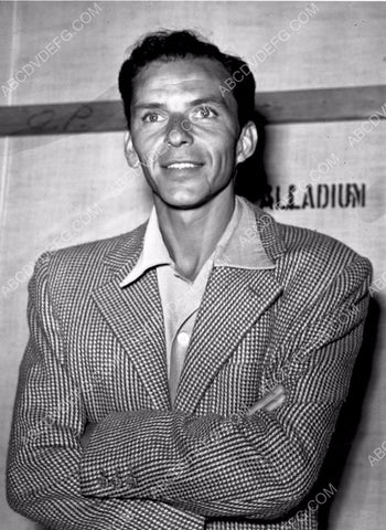 candid Frank Sinatra pic 8b20-12935