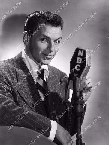 Frank Sinatra at the NBC radio microphone 8b20-12941