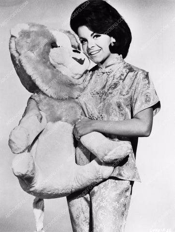 Annette Funicello and stuffed animal lion 8b20-13096