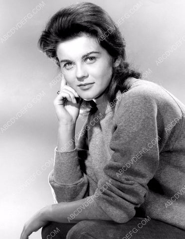 cool and casual Ann-Margret portrait 8b20-13379