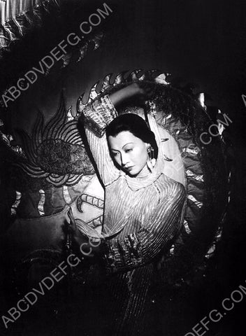 very stylish Anna May Wong portrait 8b20-1339