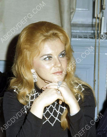 candid Ann-Margret pic 8b20-13400