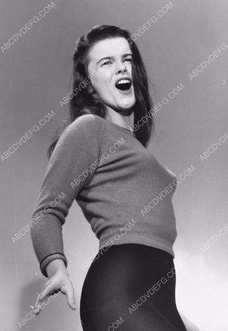 Ann-Margret in sweater and leotards singing away 8b20-13425