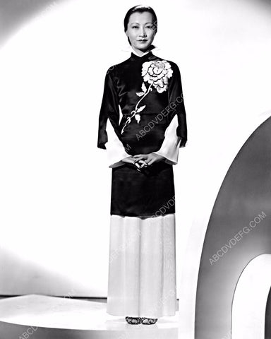 Anna May Wong full length fashion portrait 8b20-1348