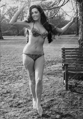 shapely Edy Williams models skimpy bikini in the park 8b20-13575