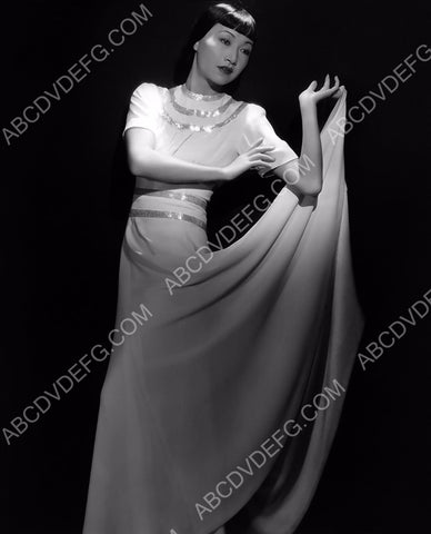 Anna May Wong full length fashion portrait 8b20-1357