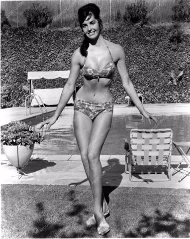 Edy Williams showing off her new bikini poolside 8b20-13609