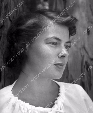 Ingrid Bergman outdoors portrait 8b20-13694
